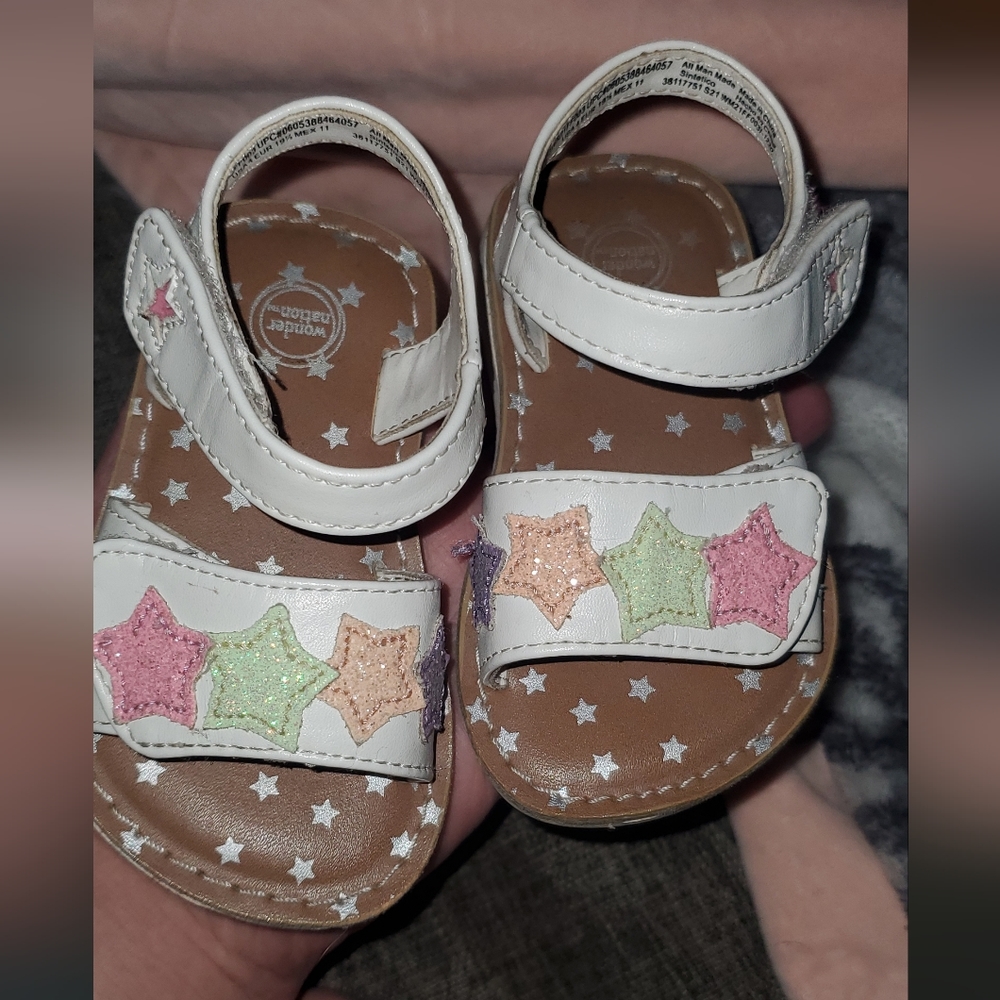 Wonder Nation size 4 toddler sandals white with stars